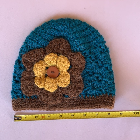 Hand knit winter hat for women/girls - Picture 3 of 3